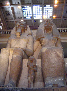 مصر تبدأ ترميم تمثالي الملك امنحتب الثالث